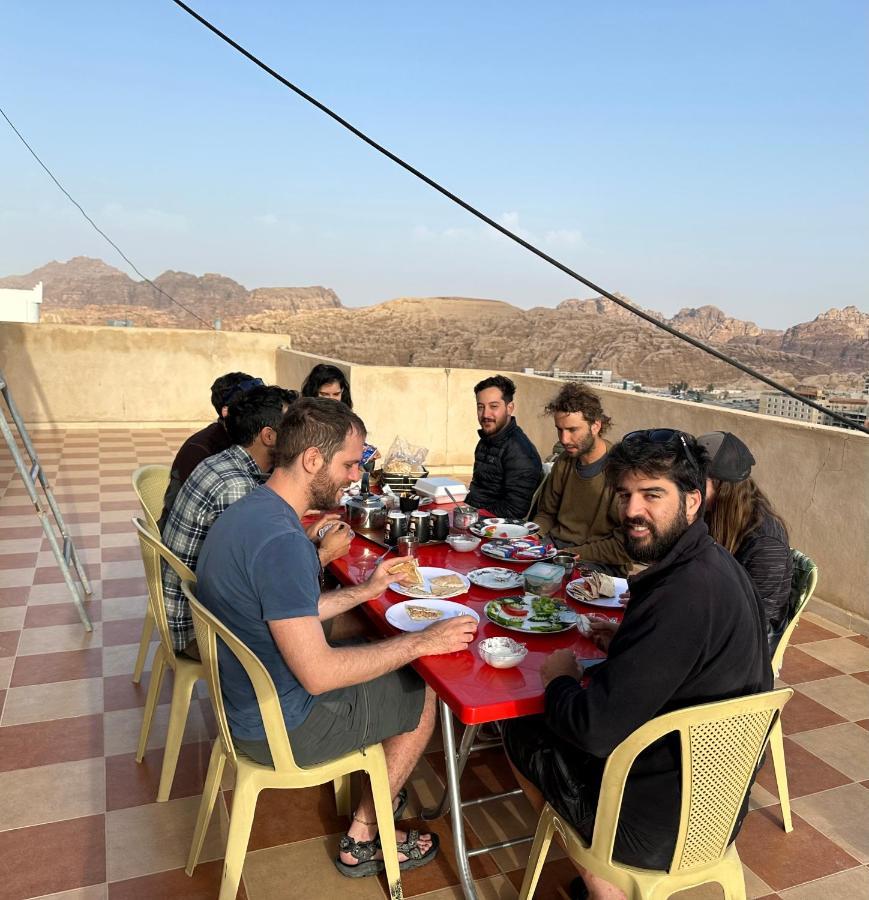 Bed and Breakfast Hustle'S Look à Wadi Musa Extérieur photo